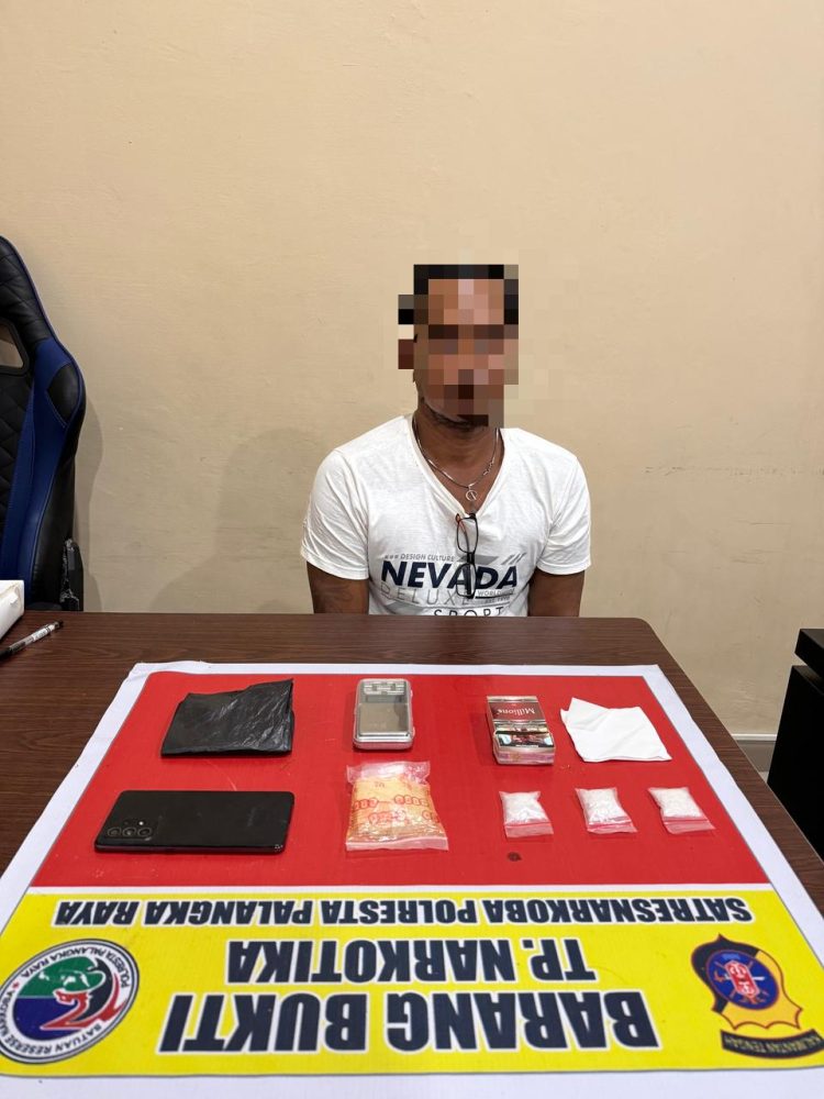 Petugas mengamankan seorang pria berinisial Dn (50) yang diduga kuat sebagai pengedar narkotika golongan I jenis sabu.