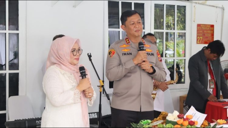 Kepala Kepolisian Daerah Kalimantan Tengah Irjen Pol Iwan Kurniawan, menghadiri secara langsung acara Halal Bihalal dan Silaturahmi dengan Keluarga Besar Pengadilan Tinggi Palangka Raya, di Rumah Dinas Kepala Pengadilan Tinggi (KaPT) Palangka Raya, di Jalan MH. Thamrin, Kota Palangka Raya, Rabu (9/4/2025).