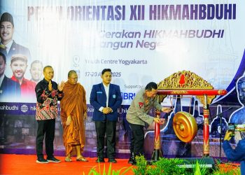 Kapolri Jenderal Listyo Sigit Prabowo menghadiri kegiatan pembukaan pekan orientasi Himpunan Mahasiswa Buddhis Indonesia (Hikmahbudhi) ke-12 di Yogyakarta, pada Jumat (18/4/25).