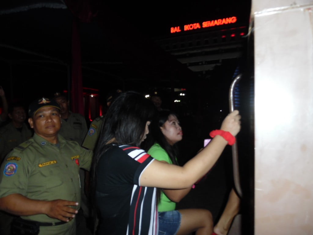 Satpol PP Angkut PSK Polder Tawang dan Jalan Imam Bonjol