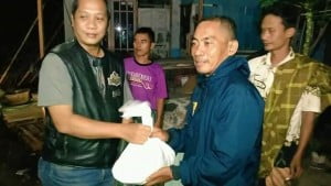 Tinjau Rob, Alex Sahur Bareng Warga