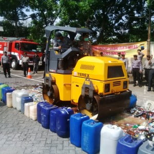 Polres Semarang Musnahkan Ribuan Liter Miras