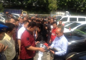 Kehilangan Mobil?, Siapa tahu Mobil Anda Ada Di Depan Kantor ini