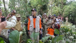 Ganjar Tinjau Kendal yang Masih Lumpuh