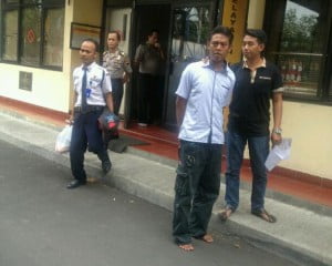 Tukang Ngutil Profesional Ketangkap Basah di ADA Swalayan