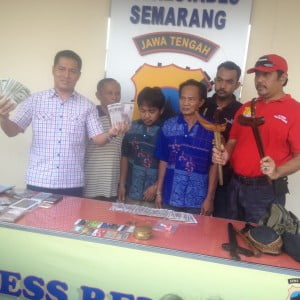 Nggembol 600 Lembar Dolar dan Euro, Kakek 125 Tahun Diamankan