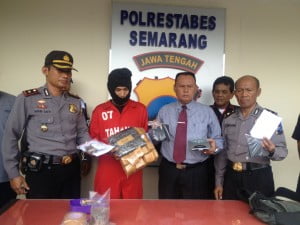 Simpan 2 Kg Ganja, Firmansyah Digelandang Satresnarkoba Polrestabes Semarang