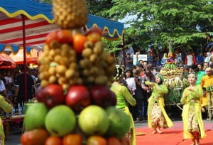 Riuh dan Meriahnya Upacara Sesaji Rewanda di Goa Kreo