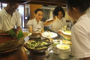 Menikmati Kuliner Tujuh Daerah di @HOM Hotel Yuk