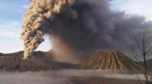 Gunung Bromo Erupsi, Bandara Abdul Rachman Shaleh Tutup Dua Hari