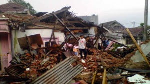 Hujan Disertai Angin Hancurkan Ratusan Rumah di Kota Binjai