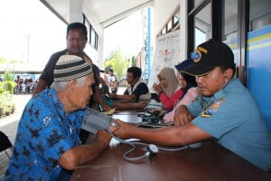 Ratusan Warga Tegal Berduyun Ikuti Baksos Kesehatan HUT Jalasenastri ke 70