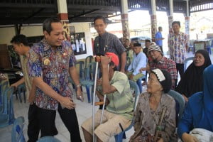 18 Warga Pekalongan Timur Terima Santunan dari Alex