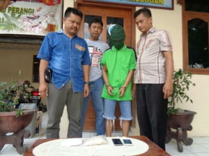 Suplai Axcimer ke Pelajar, BES Menyerahkan Diri