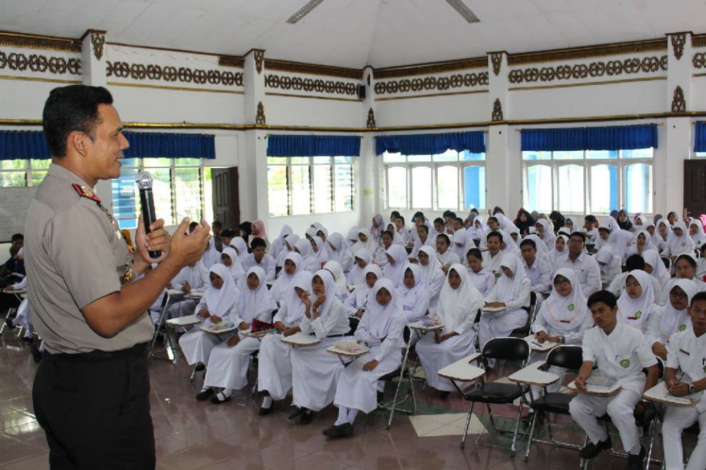 Kapolres Grobogan Sampaikan Kuliah Umum di STIKES An Nur