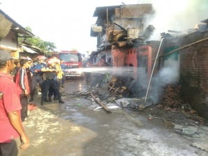 Lupa Matikan Kompor, 4 Rumah di Belakang Pasar Gayamsari Terbakar