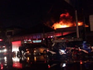 Hujan Deras,Gudang mebel di Dr.Cipto Terbakar Hebat
