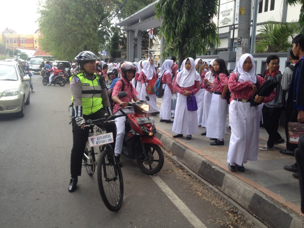 Ini Jadinya Jika Srikandi Bojong Zebra Patroli