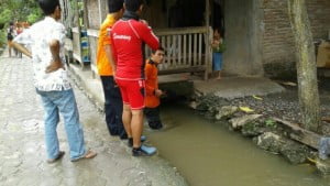Balita 2 Tahun Hanyut di Selokan Depan Rumah