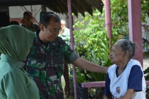 Peringati HUT TNI Kodim 0716/Demak Tilik Panti Wreda
