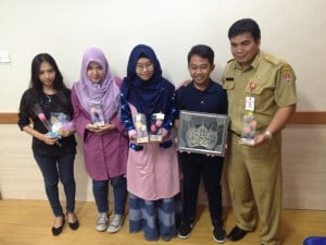 Cantik dan Unik, Kerajinan Daun Kering Karya Pemuda Karangtaruna Ini