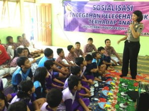 Di Hadapan Siswa SD, Kapolsek Cantik Ini Jelaskan Pelecehan Seksual Pada Anak