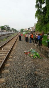 Nekat Menyeberang Saat Kereta Melintas Wanita Tanpa Identitas Tewas