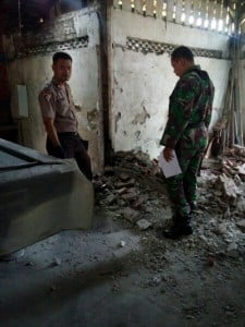 Helikopter Terbang Rendah, 10 Rumah Kocar-kacir