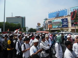 Demo di Semarang, Massa Tandatangani Petisi Pengusutan Ahok