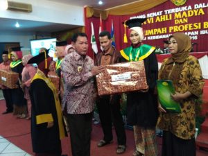 58 Wisudawan Akbid Harapan Ibu Ucap Sumpah Profesi