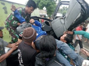 Truck vs Pick Up, Jalan Raya Demak-Semarang Macet 5 Kilometer