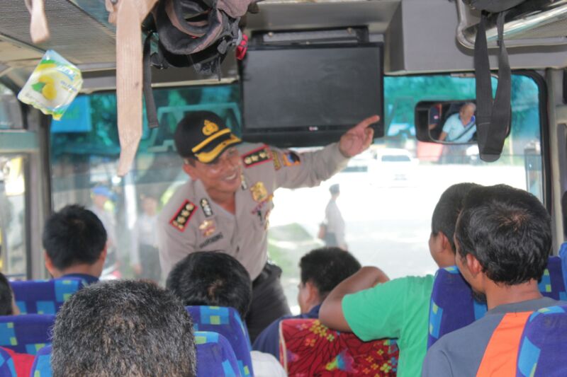 Pantau Peserta Aksi di Monas yang Melintas, Ini Pesan Kapolres Grobogan
