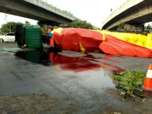 Kelebihan Muatan, Truck Pengangkut Kapas Terguling