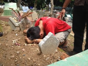 Tersangka Pembunuhan Ziarah Ke Makam