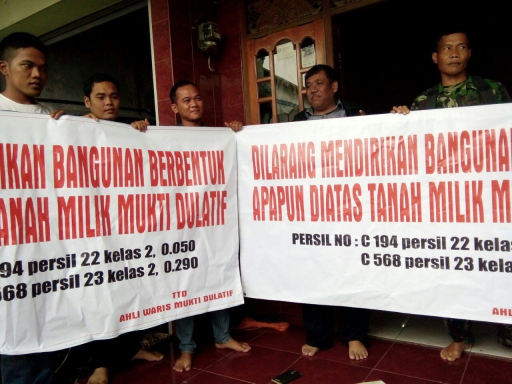 Sengketa Tanah,  Warga Geruduk Kantor Desa