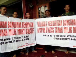 Sengketa Tanah,  Warga Geruduk Kantor Desa