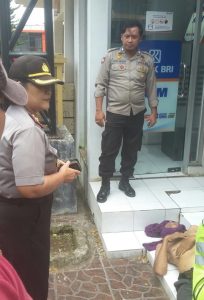Pria Tanpa Identitas Ditemukan Tewas Di  Depan ATM Samsat II Srondol