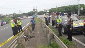 Pria Berlumuran Darah Tewas Di Ujung Tol Kaligawe