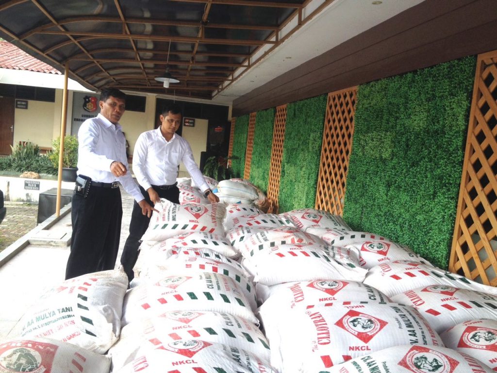 Omset Pembuat Pupuk Palsu Bisa Capai 12 Juta Per Minggu