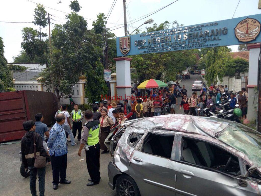 Sopir Truk Alami Patah Kaki