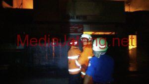 Dua Ruko Terbakar Pantura Pekalongan Macet Parah
