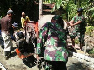 Warga dan TNI Bersinergi Bangun Infrastrukrur
