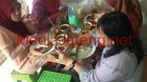 Bu Mul Sajikan Ayam Ungkep Sehat Bebas Kimia Beraroma Rempah Jawa