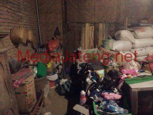 Rumah Direnovasi Uang dan Perhiasan Digasak Pencuri