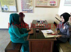 Ngutil Rokok , Ibu Dan Anak Ini Dibekuk Polisi
