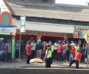Hendak Menyalip Truk Warga Bangetayu  Tewas Terlindas