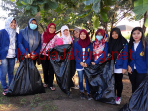 Pantai Marina Semarang, Kondisinya Kotor oleh Sampah