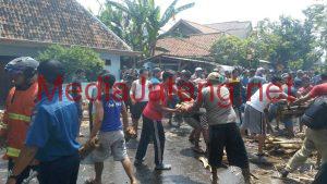 Diduga Terjadi Arus Pendek Saat Men–Charge HP, 2 Rumah dan 3 Motor Terbakar