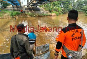 Korban Tertabrak KA Belum Ditemukan