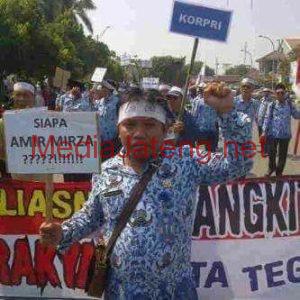 Tampil Di panggung Kehormatan, Kapasitas Amir Mirza Hutagalung Dipertanyakan